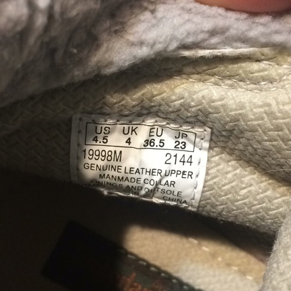 Pink Timberlands - Picture 3 of 8